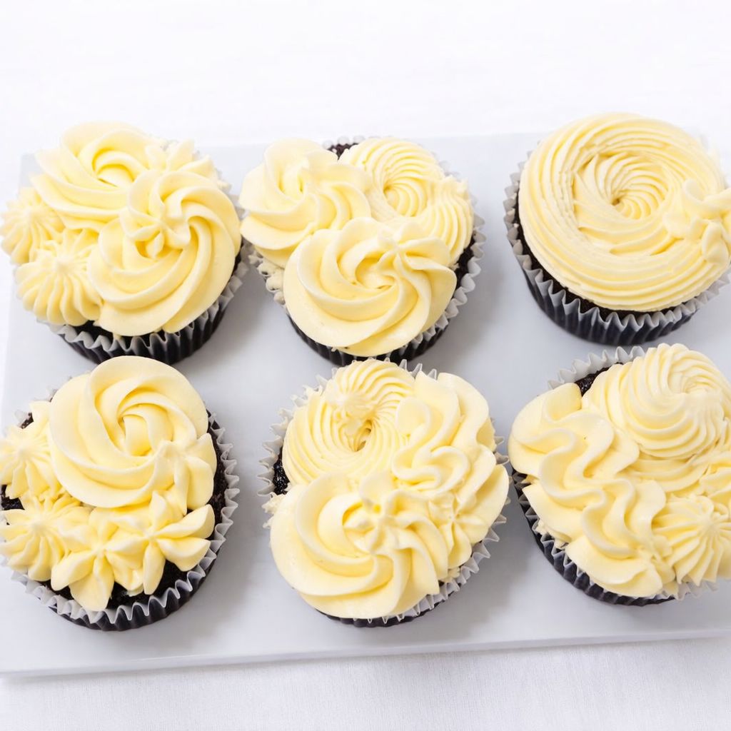 Simple Buttercream Cupcakes